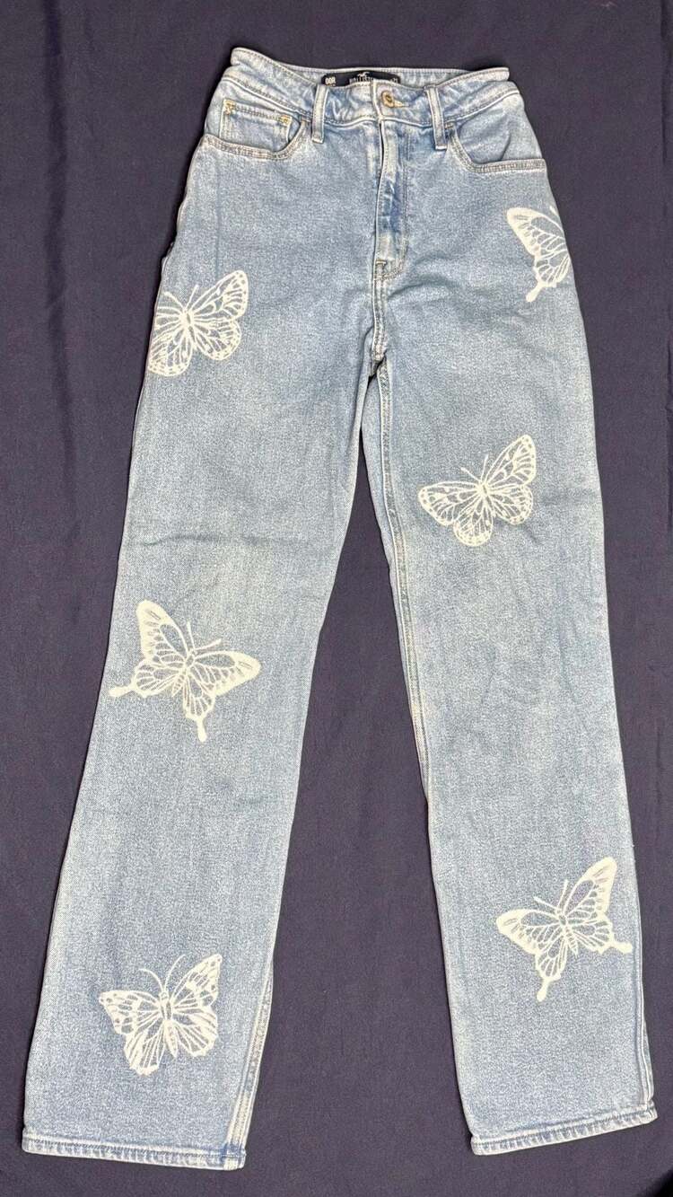 Hollister Ultra High-Rise Dad Jean Butterfly Print Size 00R
